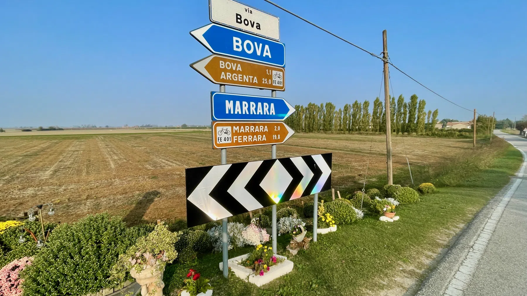 Italiaanse borden naar Marrara en Bova